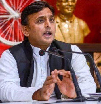 विश्‍वास में लेकर बढ़ें