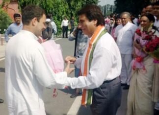 राहुल गांधी का लखनऊ एयरपोर्ट पर स्वागत कर बोले राजबब्बर राफेल घोटाले से डगमगा गयी मोदी सरकार डगमगा गयी मोदी सरकार
