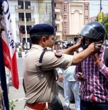 जनता के बाद पुलिस की बारी लखनऊ SSP ने की ‘नो हेलमेट नो इंट्री’ की तैयारी नो हेलमेट नो इंट्री