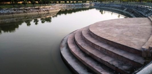 जनेश्‍वर पार्क की झील