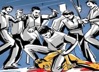 बिहार: छात्रा को अगवाह करने आए तीन बदमाशों को हिंसक भीड़ ने पीट-पीटकर मार डाला भीड़ ने पीट पीटकर मार डाला