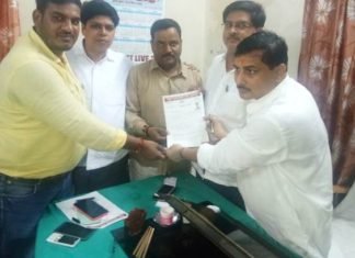 सपा के जिला उपाध्यक्ष बनाए गए सुनील भदौरिया, कार्यकर्ताओं ने बांटी मिठाईयां सुनील भदौरिया