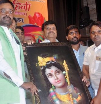 नई पार्टी के साथ पहली बार मंच पर आए शिवपाल यादव ने कहा, ये धर्मयुद्ध, अब नहीं हटूंगा पीछे शिवपाल यादव का धर्मयुद्ध