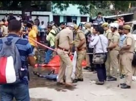 घसीटकर ले गयी पुलिस
