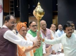 योगी ने कसा तंज, महानता थोपने से राहुल गांधी जैसा व्यक्ति होता है पैदा लोधी समाज