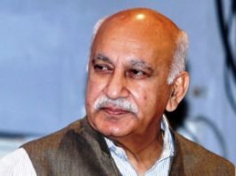 #MeToo: भारत लौटे एमजे अकबर ने कहा आरोपों पर बाद में जारी करेंगे बयान एमजे अकबर