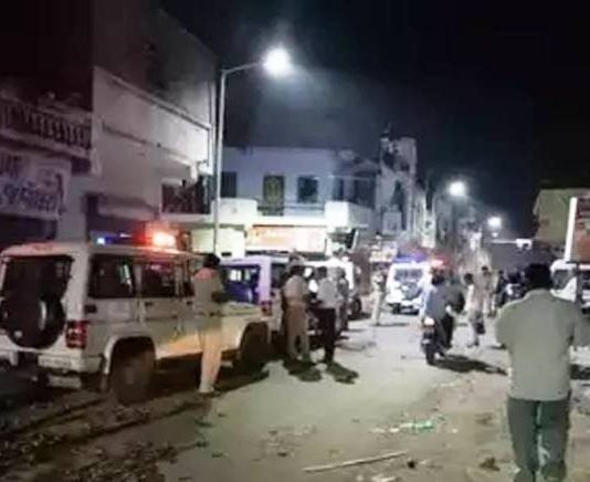 गुजरात में यूपी-बिहार के लोगों के खिलाफ हिंसा जारी, हिंदी में जवाब देने पर कर रहें पिटाई यूपी-बिहार