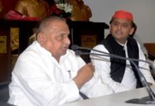 अखिलेश के समर्थन में मुलायम