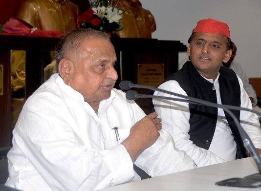 अखिलेश के समर्थन में खुलकर उतरे मुलायम, भाजपा पर भी बोला हमला अखिलेश के समर्थन में मुलायम
