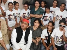 शीरोज कैफे में एसिड पीड़िताओं से मिलकर बोले अखिलेश, सरकार के पास पैसा कमाने के JPNIC सहित कई विकल्प शीरोज कैफे