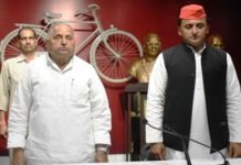 मुलायम के साथ अखिलेश ने दी एनडी तिवारी को श्रद्धांजलि एनडी तिवारी
