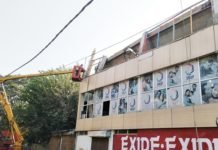 दूसरे दिन भी मलबा हटा न गिरी पूरी इमारत, मजदूरों के दबे होने का अब भी अंदेशा, FIR दर्ज