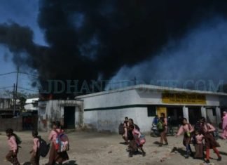 अवैध फैक्‍ट्री में आग