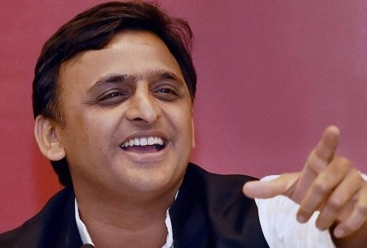 अखिलेश की दरियादिली, सड़क पर पड़े हुए घायल फौजी को पहुंचाया अस्पताल भ्रष्टाचार के खिलाफ