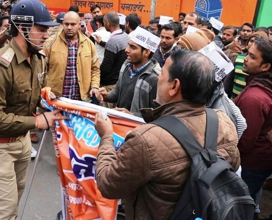 #68500: भर्ती के लिए अभ्यर्थियों ने विधानसभा के पास किया प्रदर्शन, पुलिस ने बल प्रयोग कर खदेड़ा, रोष सहायक शिक्षक