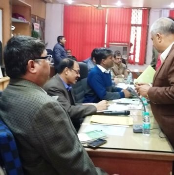 एलडीए की जनता अदालत में उमड़े रिकॉर्ड 104 फरियादी, वीसी से कहा इंजीनियरों के जुल्म से बचाइये साहब जनता अदालत