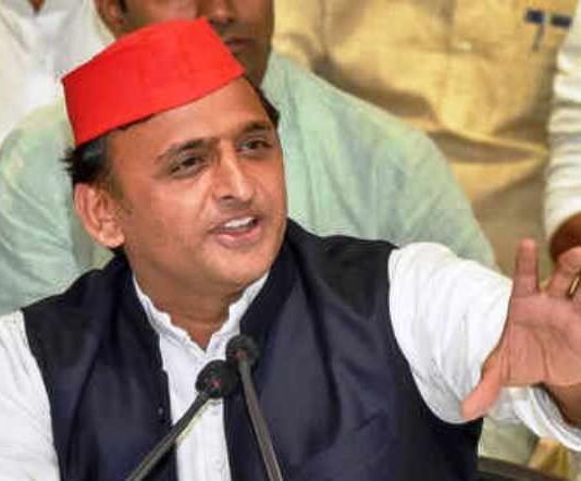 अब अखिलेश ने कहा, अस्तित्व बचाने को सपा-बसपा में शामिल होने के लिए बेचैन है भाजपा नेता अस्तित्व बचाने
