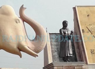 मूतिर्यों पर खर्च