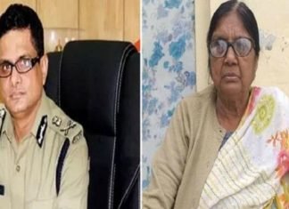 कमिश्नर की मां ने कहा मेरा बेटा नहीं कर सकता गलत काम, योगी का हेलीकॉप्टर उतरने नहीं देने पर जा रहा फंसाया कमिश्नर की मां