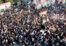 प्रियंका-राहुल के वेलकम के लिए लखनऊ की सड़कों पर उमड़ा समर्थकों का सैलाब, लगाएं नारें आ गई बदलाव की आंधी… बदलाव की आंधी