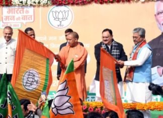 ‘भारत के मन की बात’ के वीडियो रथ को योगी ने झण्डी दिखाकर किया रवाना, जानें इसकी खास बातें वीडियो रथों