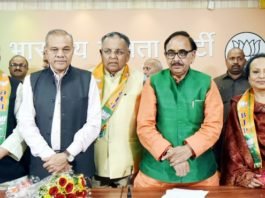 बसपा के पूर्व सांसद व सपा के पूर्व मंत्री हुए भाजपा में शामिल विजय बहादुर सिंह