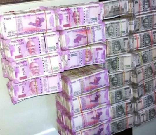 UP: दागदार हुई खाकी, दो दरोगाओं ने साथियों के साथ व्यापारी के यहां डाला एक करोड़ 85 लाख का डाका, चार गिरफ्तार दरोगा बनें डकैत