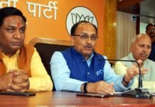योगी के मंत्री ने कहा, राहुल गांधी को कांग्रेस नहीं लेती सीरियस इसलिए प्रियंका को उतरना पड़ा मैदान में, ये छह सवाल भी पूछे देशभक्ति