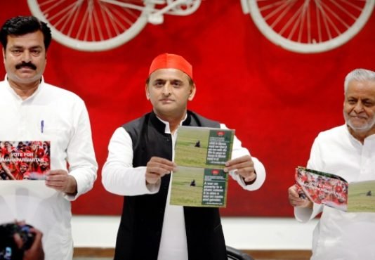सपा ने जारी किया घोषणापत्र, किसानों के 100 फीसदी कर्ज माफी के साथ ही इनका भी रखा ख्याल विजन डॉक्यूमेंट