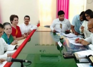 परिवार के साथ राहुल गांधी ने अमेठी के जिला कलेक्ट्रेट में दाखिल किया नामांकन, रोड शो में उमड़ा जनसैलाब राहुल का नामांकन