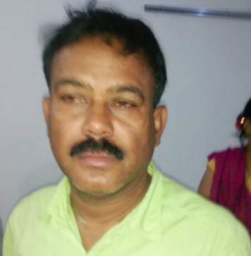दुकान बंदकर घर जा रहे व्यापारी से कारसवार बदमाशों ने फिल्मी स्टाइल में लूटे नौ लाख के गहने, फायरिंग करते हुए भागे महिला समेत चारों लुटेरे फिल्मी स्टाइल में