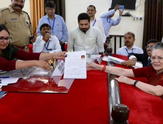 रायबरेली में हवन-पूजन के बाद सोनिया गांधी ने भरा नामांकन, कहा मोदी नहीं हैं अजय, हम हराएंगे नहीं हैं अजय