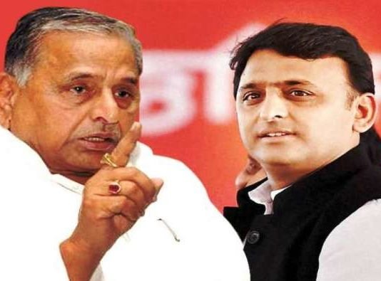 हार को लेकर मुलायम ने लगाई नेताओं को लताड़, पार्टी में बड़े फेरबदल की तैयारी में अखिलेश सपा संरक्षक