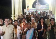 साध्वी प्रज्ञा के नाथूराम गोडसे को देशभक्त बताने वाले बयान के विरोध में कांग्रेस ने गांधी प्रतिमा के नीचे किया मौन प्रदर्शन नाथूराम