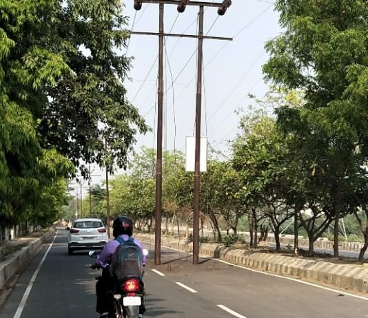देखिए LDA की बेलगाम इंजीनियरिंग, जनता के ही पैसों से जनता के लिए बनवा दी हादसों की सड़क, मामला खुला तो फाइल भी गायब बेलगाम इंजीनियरिंग
