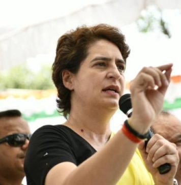 प्रियंका की जनता से अपील, कोरोना की जंग में जान की बाजी लगाने वाले योद्धाओं का करें सहयोग पेपल लीक