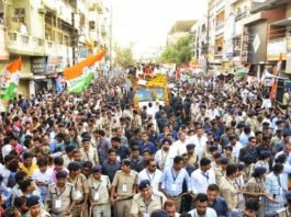 मध्य प्रदेश: इंदौर में प्रियंका गांधी ने किया रोड शो, उमड़ा जनसैलाब मध्य प्रदेश
