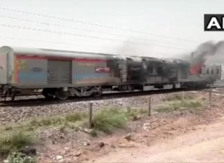 मिर्जापुर: नार्थ ईस्ट एक्सप्रेस में शॉर्ट सर्किट से लगी आग, चालक ने सूझबूझ से बचाया बड़ा हादसा नार्थ ईस्ट एक्सप्रेस