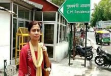 मुख्यमंत्री आवास पहुंची युवती ने खुद को बताया CM योगी की प्रेमिका, स्टांप पेपर पर लिखकर लाई थी लव लेटर, मचा हड़कंप योगी की प्रेमिका