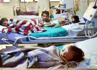 बिहार में 126 मासूमों की मौत व विपक्ष के हमले के बाद CM नीतीश कुमार ने किया अस्पताल का दौरा, जनता ने की नारेबाजी एक्यूट इंसेफेलाइटिस सिंड्रोम