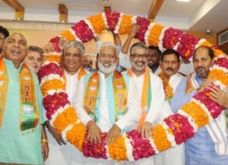 सपा को झटका, भाजपा में शामिल हुए पूर्व पीएम चंद्रशेखर के पुत्र नीरज शेखर ने कहा, मोदी के हाथों में सुरक्षित है देश का भविष्य नीरज शेखर