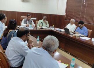 सड़कों से लेकर नाली व चौराहों को साफ कराने के लिए सुरेश खन्ना ने दिए निर्देश स्वच्छता