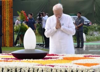 पूर्व PM अटल बिहारी वाजपेयी की पहली पुण्यतिथि पर राष्ट्रपति, प्रधानमंत्री, गृह मंत्री समेत तमाम हस्तियों ने दी श्रद्धांजलि अटल बिहारी वाजपेयी की पुण्यतिथि