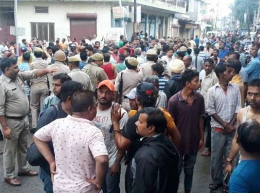 UP में फिर दिखा गुंडाराज, घर में दिनदहाड़े घुसकर पत्रकार व सगे भाई की गोली मारकर हत्या, इलाके में रोष के साथ दहशत सनसनीखेज डबल मर्डर