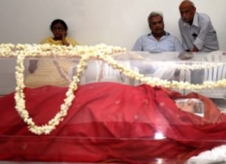 सुषमा स्वराज को श्रद्धांजलि देने पहुंचेे मोदी, सोनिया, राहुल समेत तमाम दिग्गज, भावुक हुए PM तो रो पड़े सपा नेता सुषमा स्वराज को श्रद्धांजलि