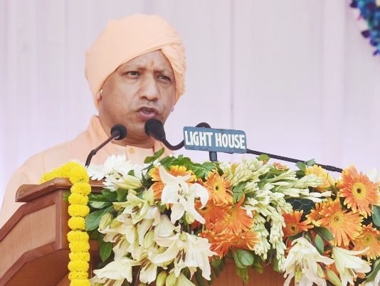 यूपी की एक ट्रिलियन डॉलर की अर्थव्यवस्था के लिए संकल्पबद्ध होकर करना होगा काम: योगी एक ट्रिलियन डॉलर
