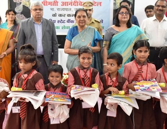 छात्रों से बोलीं राज्यपाल, मेहनत से पढ़ें तभी बन सकेंगें अच्छे इंसान-अधिकारी श्री सत्य साईं बाबा