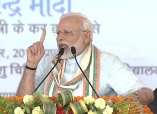 मथुरा में मोदी