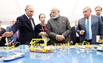 रूस दौरा: राष्ट्रपति पुतिन के साथ पीएम मोदी ने देखा शिप बिल्डिंग प्लांट देखा, कर्मचारियों से भी की बात बिल्डिंग प्लांट