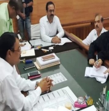 आजम खान की मौजूदगी में पत्नी तंजीन ने दाखिल किया नामांकन, कार्यकार्ताओं ने लगाए जिंदाबाद के नारे तजीन फातिमा